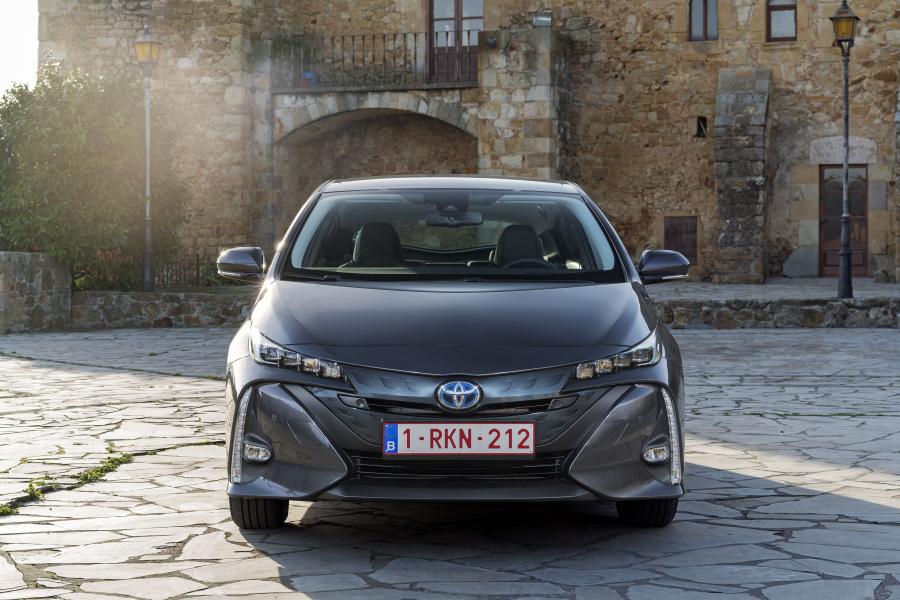  Toyota Prius Plug-in Hybrid 2016 года  (фото 157 из 187)